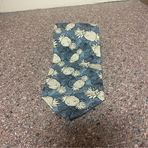 Vintage Tommy Bahama Men’s Necktie Blue Hawaiian Pineapple 100% Silk - Picture 2 of 5